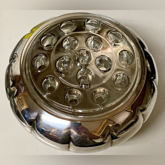 Vintage Primrose E P Copper Silver Plated Rose Bowl with Removable Holed Cover - Picture 3 of 16